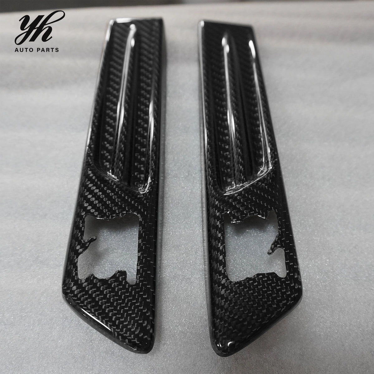 Glossy Carbon Fiber GTR Logo Badge Shell Protector 2Pcs Set for Nissan GTR R35 Exterior Styling Decoration Parts